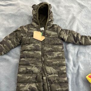 NWT Gap snow suit